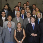 Carrasco y Mañueco posan con el Consejo de la Emigración, ayer en la Diputación.