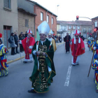 El clero estuvo presente ayer en el desfile de carnaval de Valencia de Don Juan.