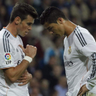 Bale y Cristiano Ronaldo, cabizbajos, tras la derrota del Real Madrid en el Bernabéu ante un Atlético que fue mucho mejor.