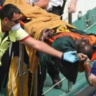 Rescate de uno de los inmigrantes llegados ayer a Tenerife