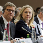 Guido Westerwelle, Hillary Clinton y Laurent Fabius, en la reunión ‘Amigos del pueblo de Siria’.