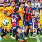 Lance del Huesca-Nàstic que acabó en empate sospechoso.
