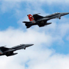Dos cazas F-18 durante un ejercicio. JESÚS F. SALVADORES