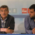Francisco Fernández e Ibán García, ayer, en la sede del PSOE.