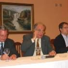 El delegado de la Junta, Ferrero y López Benito, ayer, en La Bañeza