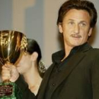 El actor Sean Penn con la «Copa Volpi» en una foto de archivo