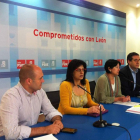 Procuradores del PSOE en rueda de prensa.