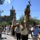 El alcalde acudió ayer a la procesión de las fiestas de Toral de Merayo