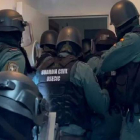 Uno de los registros de la Guardia Civil en busca de la banda. DL