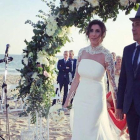 Paz Padilla y Juan Vidal, este sábado durante su boda en la playa de Zahara de los Atunes.