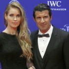 Luis Figo junto a su esposa Helen Svedin durante los premios Laureus