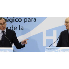 El ministro de Sanidad, Alfonso Alonso, junto al doctor Joan Rodes, presentan el plan para abordar la hepatitis C.