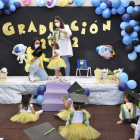 Un momento de la ceremonia de graduacion en Pequecoyanza. DL