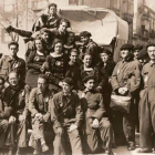 Lorca, primero por la izquierda, con el grupo La Barraca.