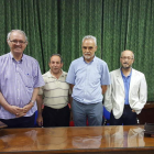 Antolín de Cela, Miguel Pérez, Fidel Velasco, Rafael Canseco y Nicolás Velasco, ayer con las dos tallas. DL