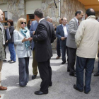 Carrasco charla a la salida del Ayuntamiento con Pedro Vicente Sánchez y José Manuel Moro.
