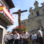 Un momento de la procesión del Cristo de la Esperanza por las calles de la villa.