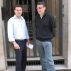 José Luis Nieto y Ángel Iglesias conversan tras comparecer ayer ante la prensa