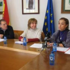 Álvarez, Melle y Rodríguez conversan antes de la rueda de prensa en Luyego.