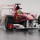 Fernando Alonso, del equipo Ferrari, durante la sesión de entrenamientos en Montmeló.