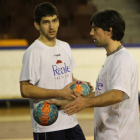 El central berciano Jorge García Vega junto al lateral serbio Vejin en un entrenamiento.