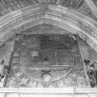 Imagen del reloj antiguo de la Catedral de León.