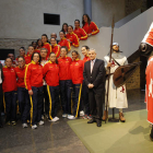 Las jugadoras de la selección, en el Palacio del Conde Luna, durante la recepción que les brindó el Ayuntamiento.