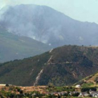 Imagen del incendio en los montes entre Barjas, Oencia y Corullón.