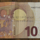 Billete de 10 euros con una impresión que dice Catalunya nou estat dEuropa.