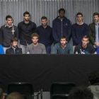 La plantilla del Bilbao Basket, durante la rueda de prensa que ha ofrecido para denunciar los problemas económicos del club.