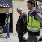 Luis Pineda, presidente de Ausbanc, tras su detención por la Guardia Civil.