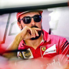 Fernando Alonso, en el box de Ferrari, en Abu Dabi.