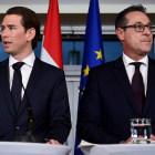 El líder de ÖVP, Sebastian Kurz y Heinz-Christian Strache, ayer en Viena . CHRISTIAN BRUNA