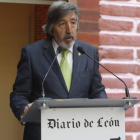 Gonzalo González Cayón, abad de la cofradía, agradeció el premio de Diario de León. RAMIRO