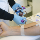 Extracción de sangre durante una campaña de captación de donantes. NACHO GALLEGO / EFE