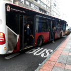 Imagen de archivo de un autobús urbano de León. RAMIRO