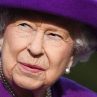 La reina Isabel II en 2019 visita la villa de la Royal British Legion en Aysleford, Kent.