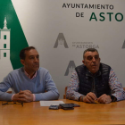 Los concejales Julián García y Ángel Iglesias, ayer durante la rueda de prensa. MEDINA