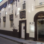 Fachada del hotel ambientado y decorado con toda la historia del chocolate. RUBÉN S. LESMAS