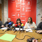 Concejales del PSOE de Ponferrada en la rueda de prensa ofrecida en la pasada jornada. ANA F. BARREDO