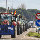 Vista de la tractorada a su paso por Sardón de Duero, en Valladolid,