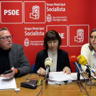 En el centro, Mabel Fernández ofreció la valoración del PSOE