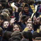 Un grupo de niños y niñas en el Día Mundial de la Paz en León.