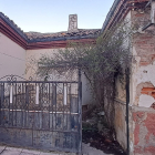 Estado ruinoso de varias casas en Puente Castro.