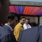 Akash Ambani recibe a los invitados a los festejos preios a la boda de Anant Ambani y Radhika Merchant's.
