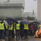 Imagen de la protesta de los lupuleros esta mañana frente a la factoría de Hopsteiner en Villanueva de Carrizo