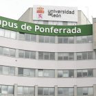 Imagen de archivo de la fachada del edificio central del Campus de Ponferrada.