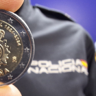 Moneda de 2 euros por el 200 aniversario de la Policía Nacional