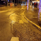 Reventón de la tubería general de noche en la parte alta de Ponferrada