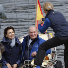 El rey Juan Carlos sale a navegar este viernes a bordo del Bribón en aguas de Sanxenxo (Pontevedra). Con todo preparado en el Bribón en las instalaciones del Real Club Náutico de Sanxenxo, el rey emérito se ha reencontrado con el mar en una sesión de entrenamiento, en la que ha estado su hija Elena.
